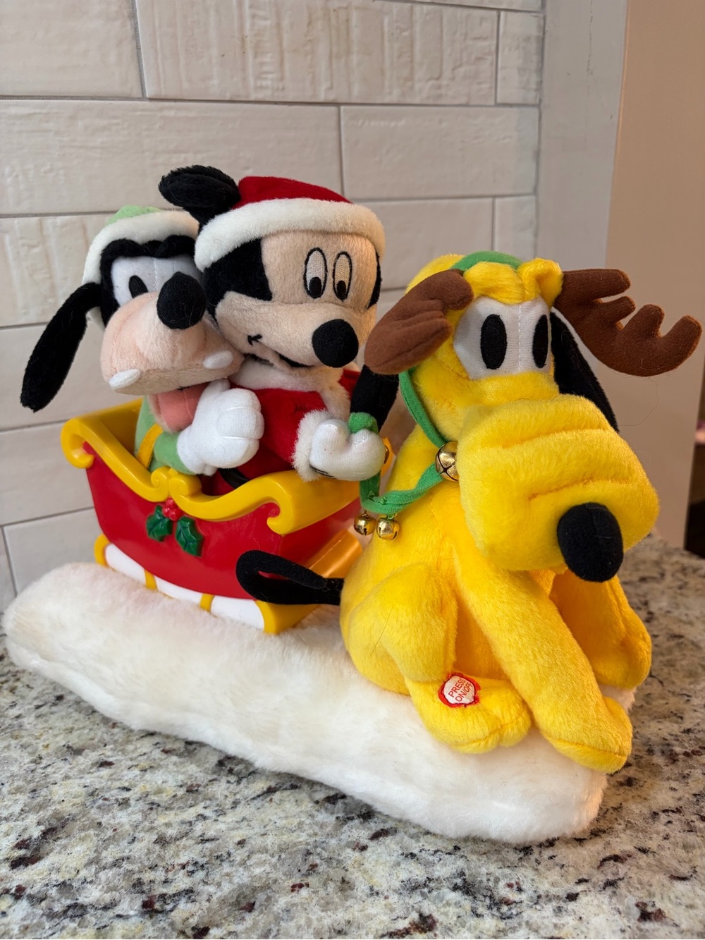 VTG Disney Animated Christmas Sleigh Mickey Goofy Pluto Musical